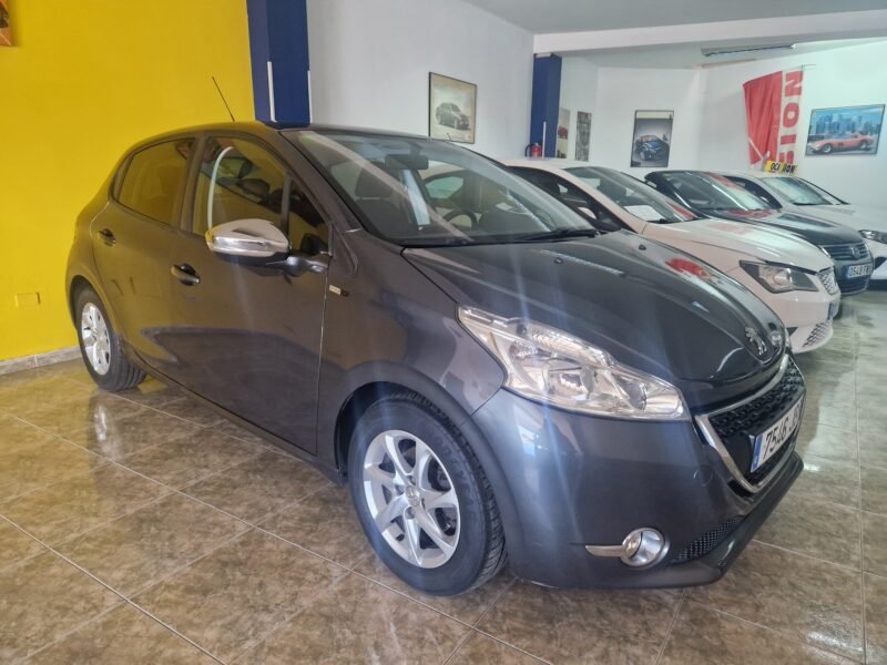 PEUGEOT 208 STYLE