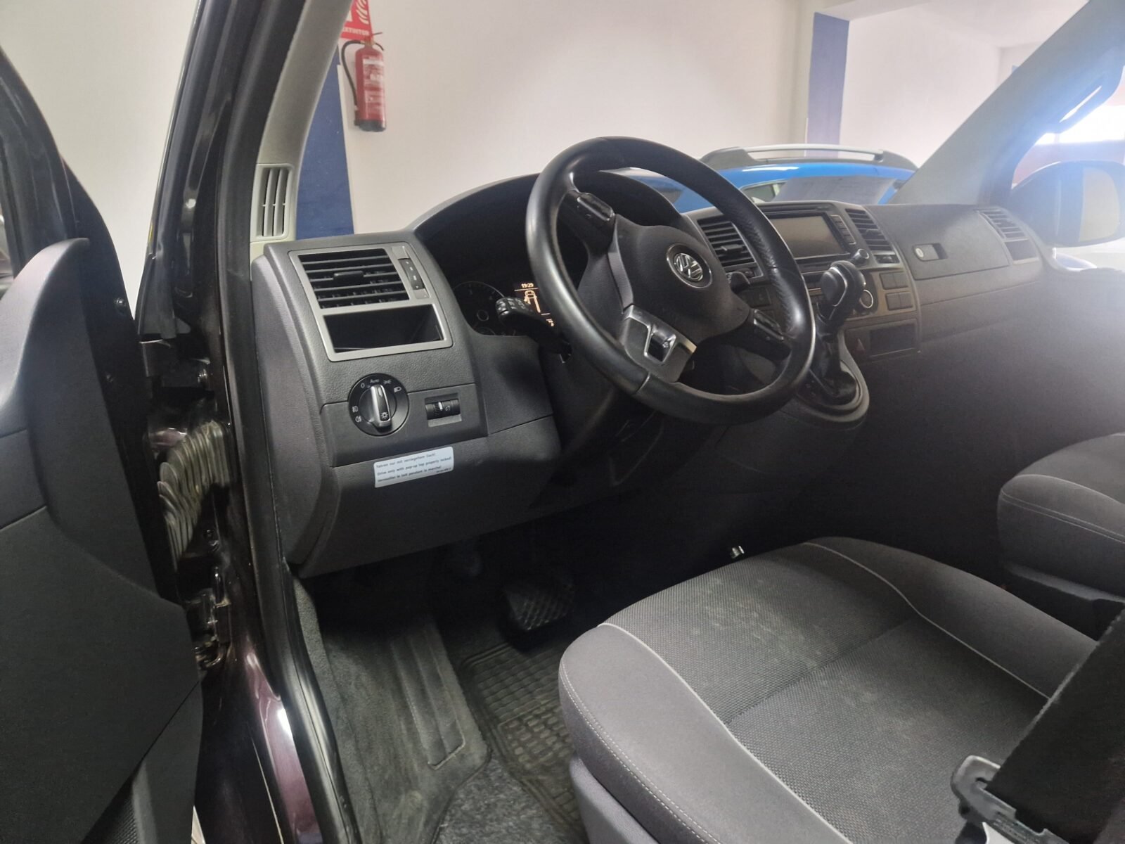 VOLKSWAGEN CALIFORNIA BEACH